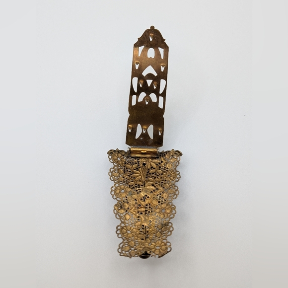 Vintage 1930s Brass Filigree Dress Clip - Picture 4 of 7